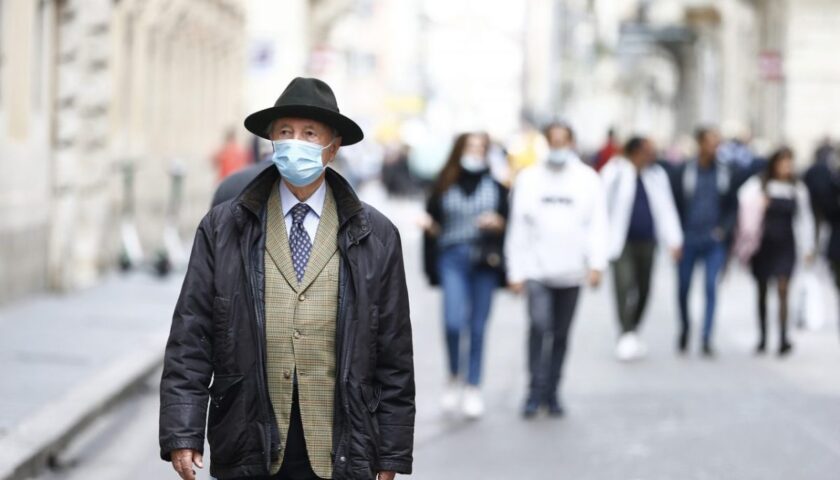 Costa: ‘Via le mascherine all’aperto in tutta Italia dall’11 febbraio”