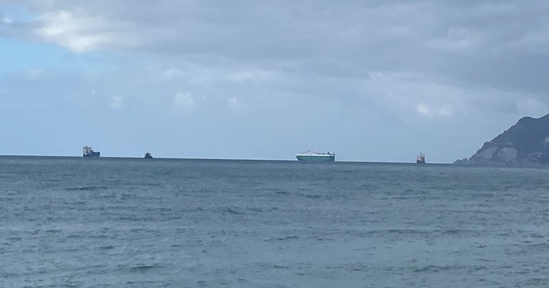 E’ in rada nel porto di Salerno la nave con 212 container contenenti rifiuti dalla Tunisia e destinati a Serre