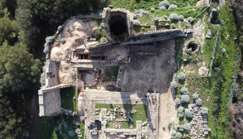 SULL’ACROPOLI DI VELIA, RINVENUTI I RESTI DEL PIÙ ANTICO TEMPIO ARCAICO DEDICATO AD ATHENA