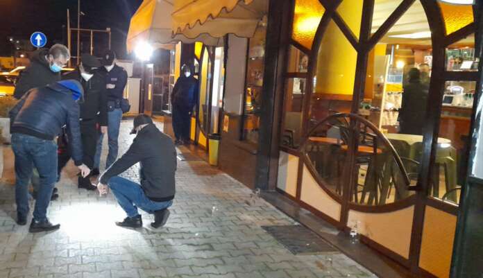 Nocera Inferiore, spari contro la vetrina di un bar