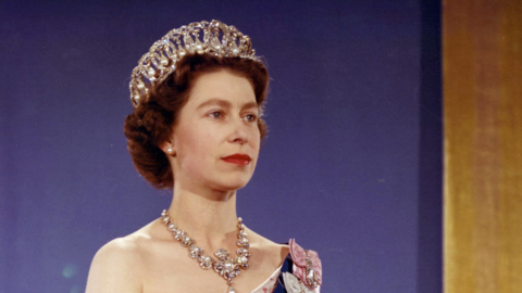 Il 6 febbraio 1952 muore Giorgio VI ed Elisabetta sale sul trono d’Inghilterra