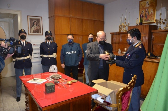 Furto nella Chiesa del Carmine a Salerno, preso il responsabile