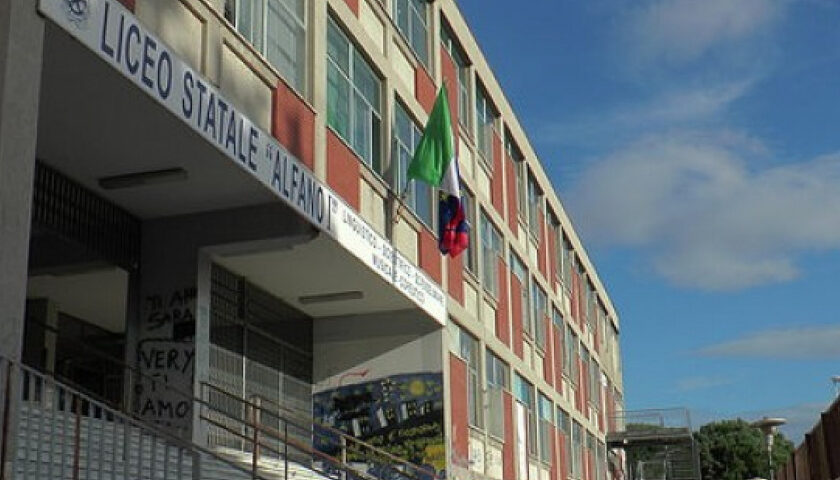 Domani Hub vaccinale al Liceo Alfano I di Salerno