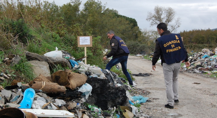 Camerota, sequestrata discarica abusiva: 5 denunciati