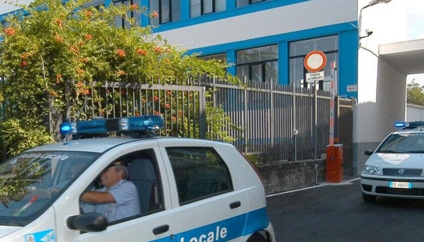 A causa aumento casi di Covid ingressi solo su appuntamento in uffici Vigili Urbani di Salerno