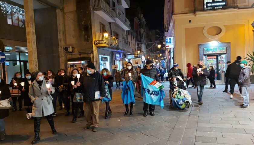 Nocera Inferiore, fiaccolata del martedì di Villa dei Fiori: “Per i cittadini contro i marchesi del Grillo”