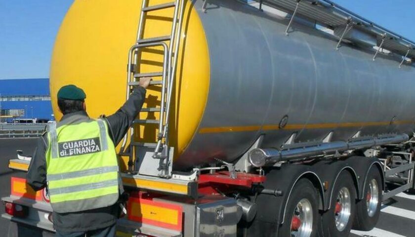 Traffico di carburanti, sequestri ed indagati anche nel Salernitano