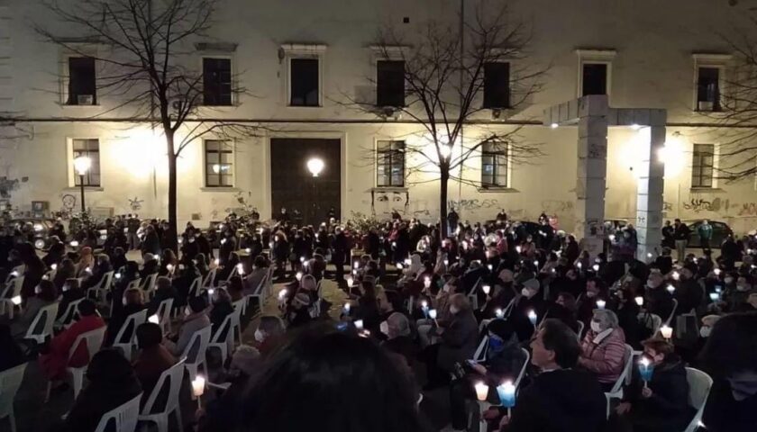 Rosario per la Pace, in piazza Sant’Agostino a Salerno una luce di speranza