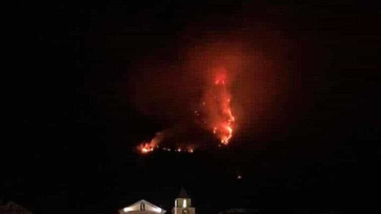 Incendio a Sarno, l’ira del sindaco Canfora