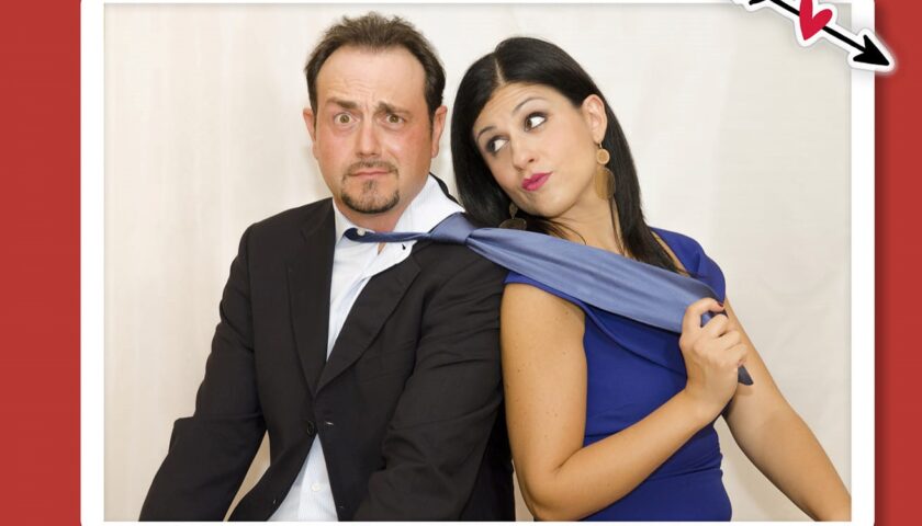 SALERNO, FESTIVAL NAZIONALE “TEATRO XS”: DOMENICA SPAZIO ALLA COMMEDIA CON “LA STRANISSIMA COPPIA”