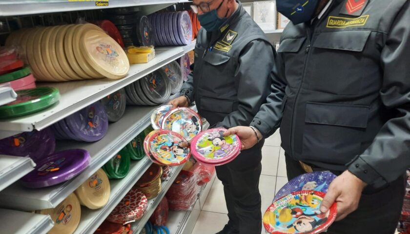 Mercato San Severino, sequestrati 1500 articoli contraffatti in un negozio