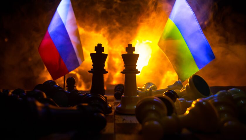 Ucraina,  colpito centro commerciale a Kiev. Ultimatum russo per Mariupol