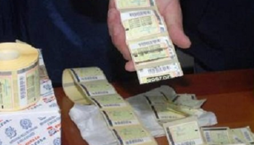 Marche da bollo fasulle: perquisito lo studio di un avvocato a Nocera Inferiore