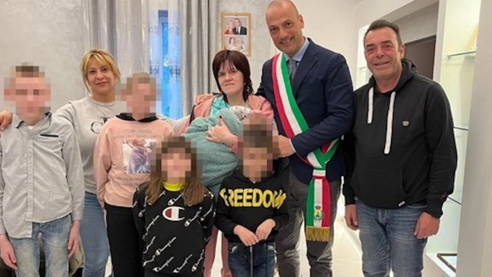 Fuga dalla guerra, Montecorvino Pugliano accoglie madre e tre figli ucraini