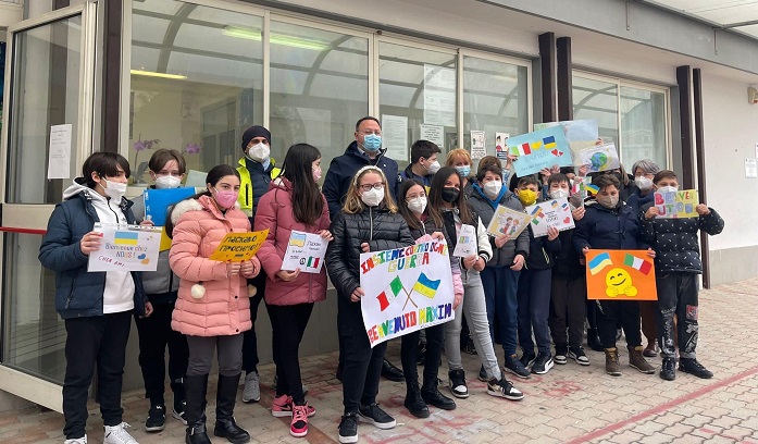 Pellezzano accoglie il bambino fuggito dall’Ucraina: ieri primo giorno di scuola per Max