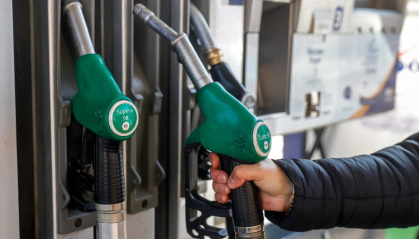 Carburante, da mercoledì benzina e gasolio costeranno 10 centesimi in più a litro