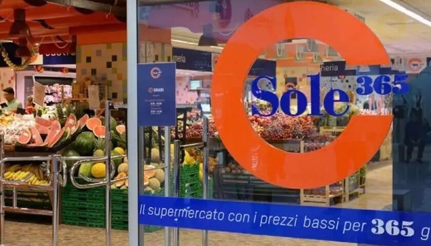 Salerno, tentano furto al supermercato e aggrediscono vigilantes