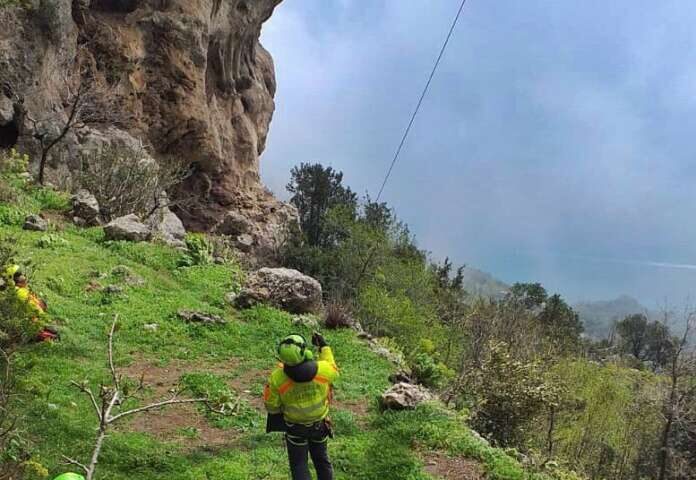 Precipita sul Sentiero degli Dei, donna salvata dal Soccorso Alpino