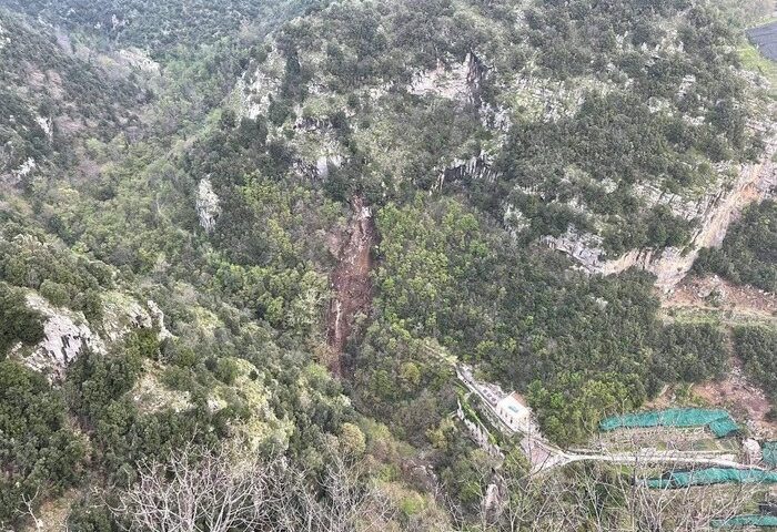 Frana tra Amalfi e Scala, chiuso il sentiero