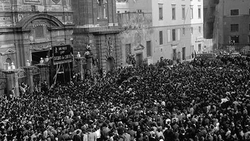 Il 17 aprile del 1967 in 100mila a Napoli per dire addio a Totò