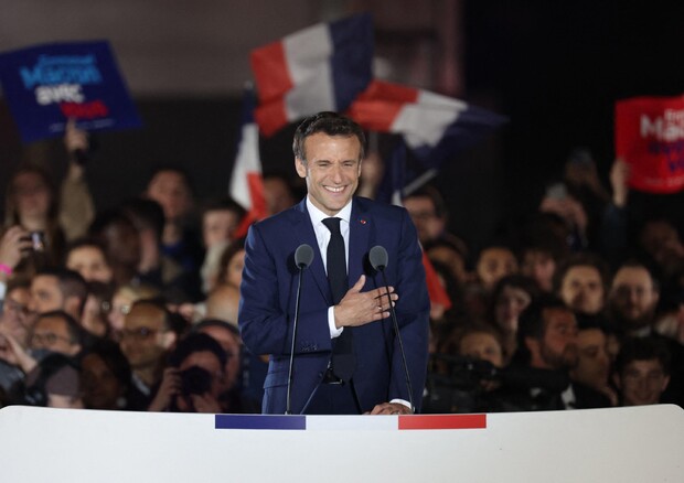 Macron stacca Le Pen e si riprende la Francia