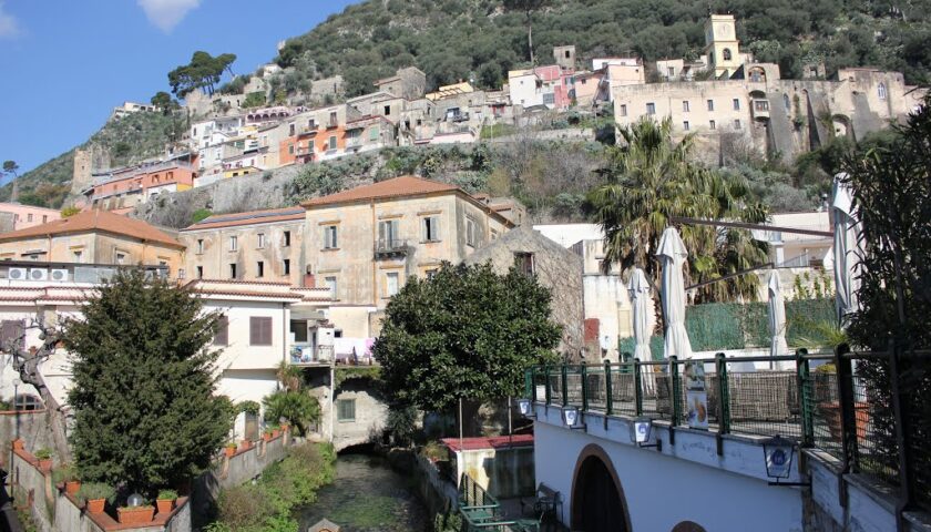 Il forte vento ha sferzato la città di Sarno, paura in centro