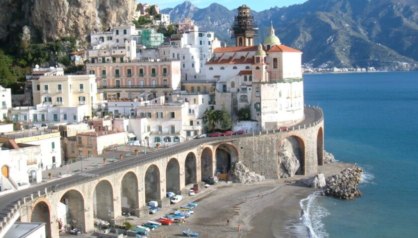 Atrani, un euro per l’accesso in spiaggia libera