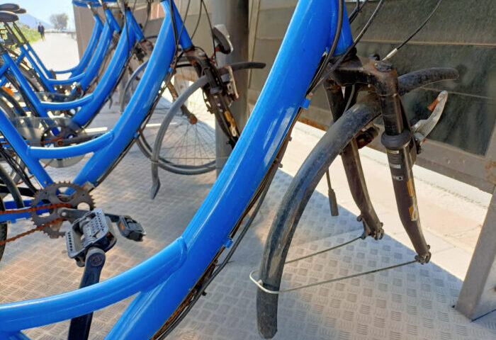 Bike Sharing a Salerno, bici senza ruote in piazza della Concordia