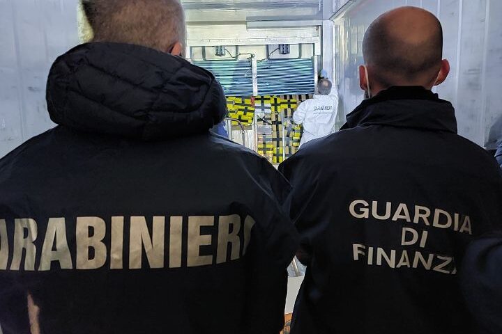 Salerno, maxi sequestro nel porto di milioni di euro di cocaina