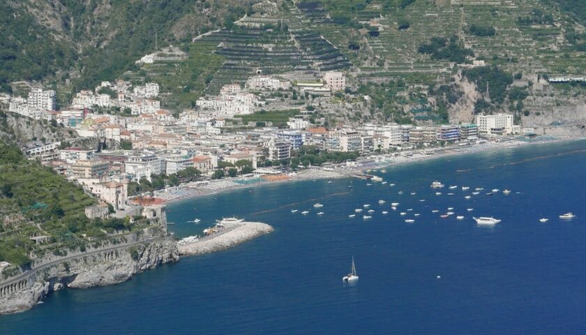 Maiori, tornelli nel condominio, vicesindaco in carrozzina resta fuori