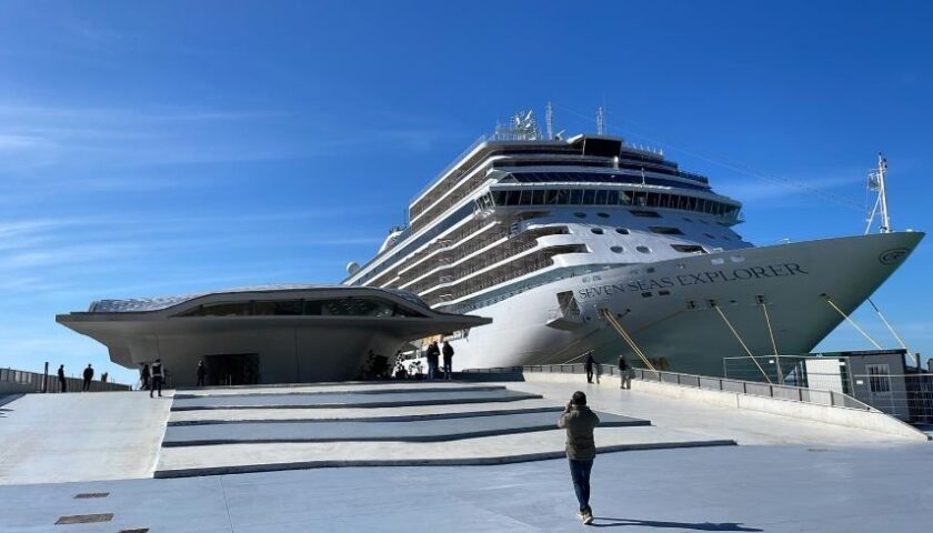 Salerno, stagione crocieristica: in città i passeggeri della “Seven Seas Explorer”