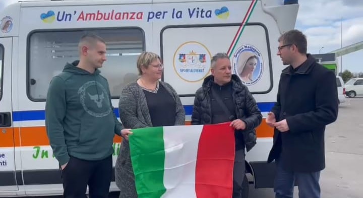 Un’ambulanza e prodotti di prima necessità per l’Ucraina, donazione da Roccapiemonte
