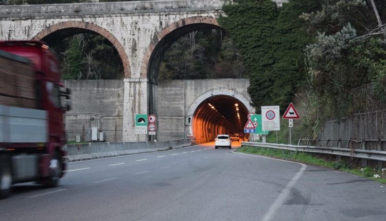 Galleria Monte Pergola raccordo autostradale, slitta la riapertura della canna del tunnel da Avellino a Salerno
