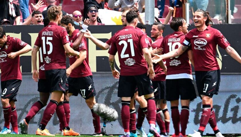 La Salernitana supera la Fiorentina e centra la terza vittoria di fila