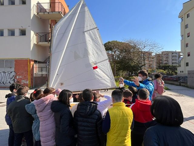 Ic Picentia e Lega Navale Salerno: lezioni di vela, canoa e canottaggio nell’ambito del progetto “Il mare a scuola”