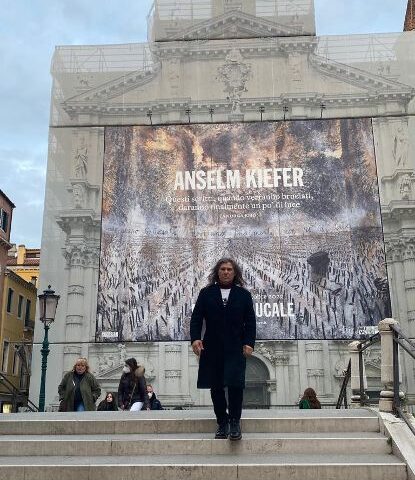 FERNANDO MANGONE, PITTORE DI ALTAVILLA SILENTINA PROTAGONISTA ALLA BIENNALE DI VENEZIA