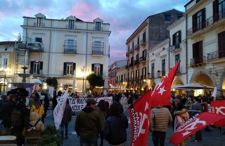 Cava de’ Tirreni, sabato il popolo del “no alla guerra” ha manifestato in piazza Duomo