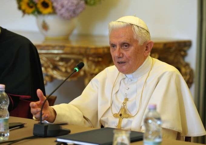 Il 19 aprile 2005 il cardinale Ratzinger diventa Papa Benedetto XVI