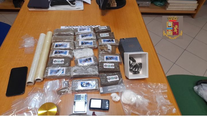 Incensurato di Nocera Inferiore con 2 kg di hashish: arrestato