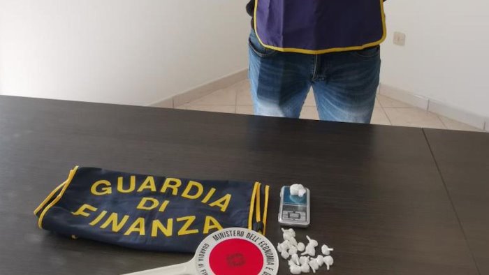 Cocaina all’interno dello Smart Shop: arrestato 45enne di Eboli