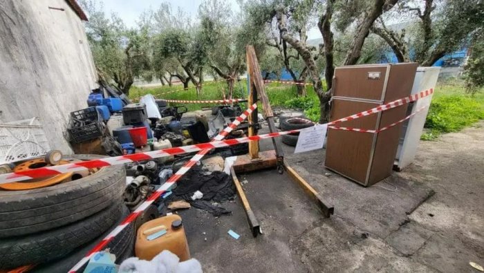 Eboli, officina abusiva a Campolongo: nei guai un 33enne straniero e area di 500 metri quadrati sotto sequestro