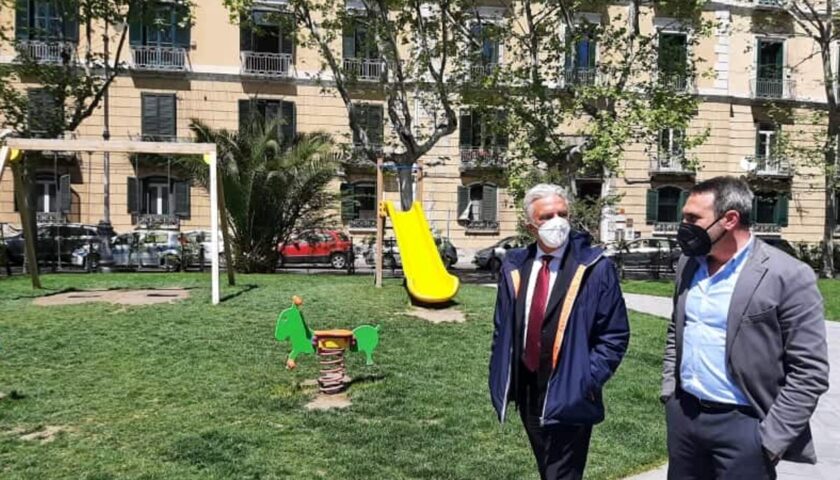 Ultimati i lavori, sopralluogo del sindaco di Salerno in piazzetta Alario
