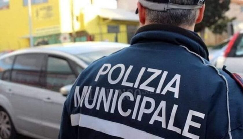 Capaccio, furgone travolge un mezzo Paistom: paura per 5 operai