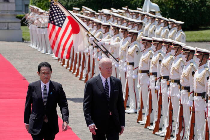 Biden dal Giappone lancia il piano anti Cina. Pechino: “Fallirà”
