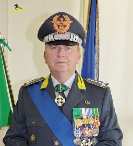 Il Comando Interregionale dell’Italia Meridionale Guardia di Finanza al generale Michele Carbone