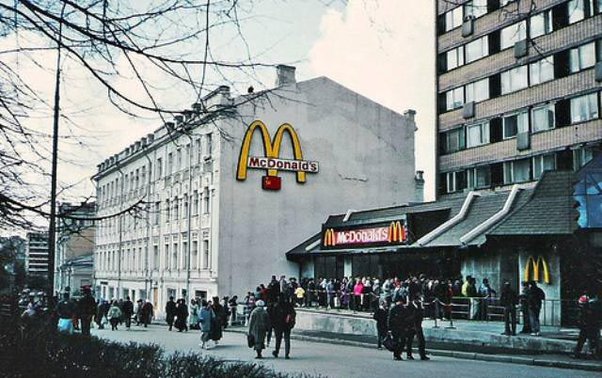 Ucraina, McDonald’s chiude per sempre tutti i fast food in Russia