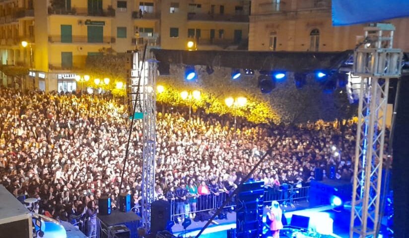 Festa del Lavoro, a Nocera Inferiore piazza Diaz strapiena per “The Kolors”