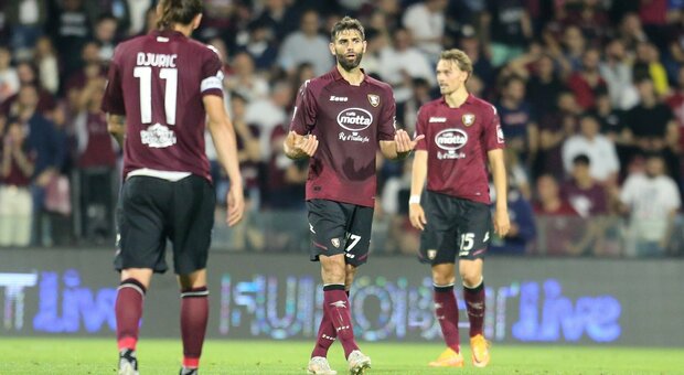 Salernitana, dolcissimo tonfo: la storia è stata riscritta. Che la festa abbia inizio, e stavolta “Nun adda passà ‘a nuttata”