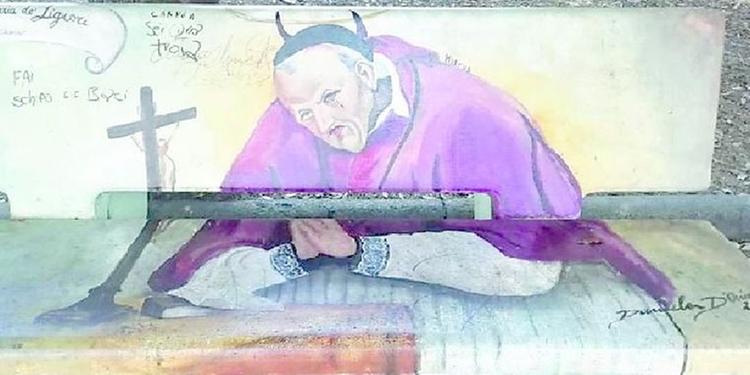 Pagani, vandalismo blasfemo a Sant’Alfonso: la Pro Loco ripulisce il volto del santo