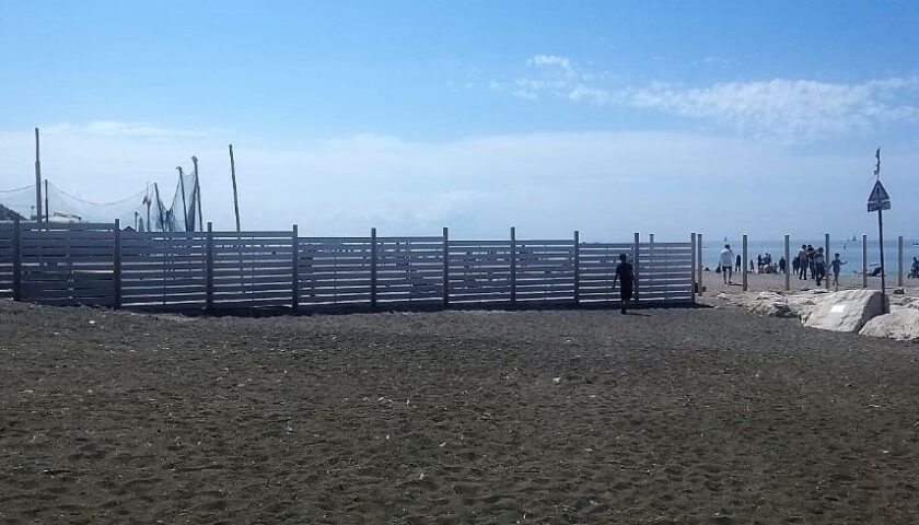 Salerno, ancora barriere e staccionate sulle spiagge. Rino Avella: “Modello superato, intervengano gli assessori”
